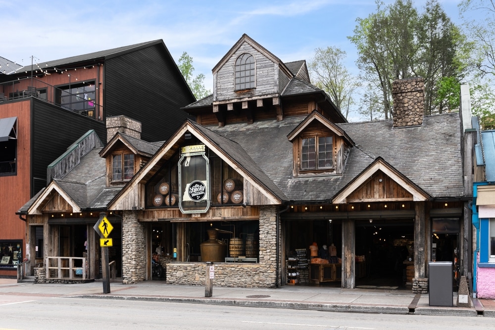 Where to Go Moonshine Tasting in Gatlinburg